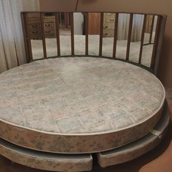 Vintage Round Bed