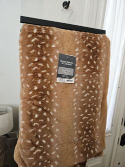 B H & G faux fur throw