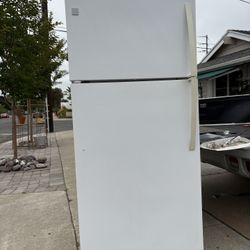 Refrigerator freezer Claremont Meyer working