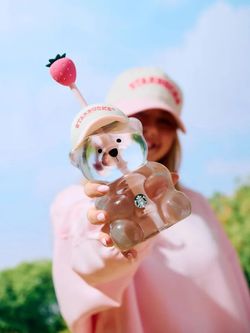 Starbucks bearista strawberry cup