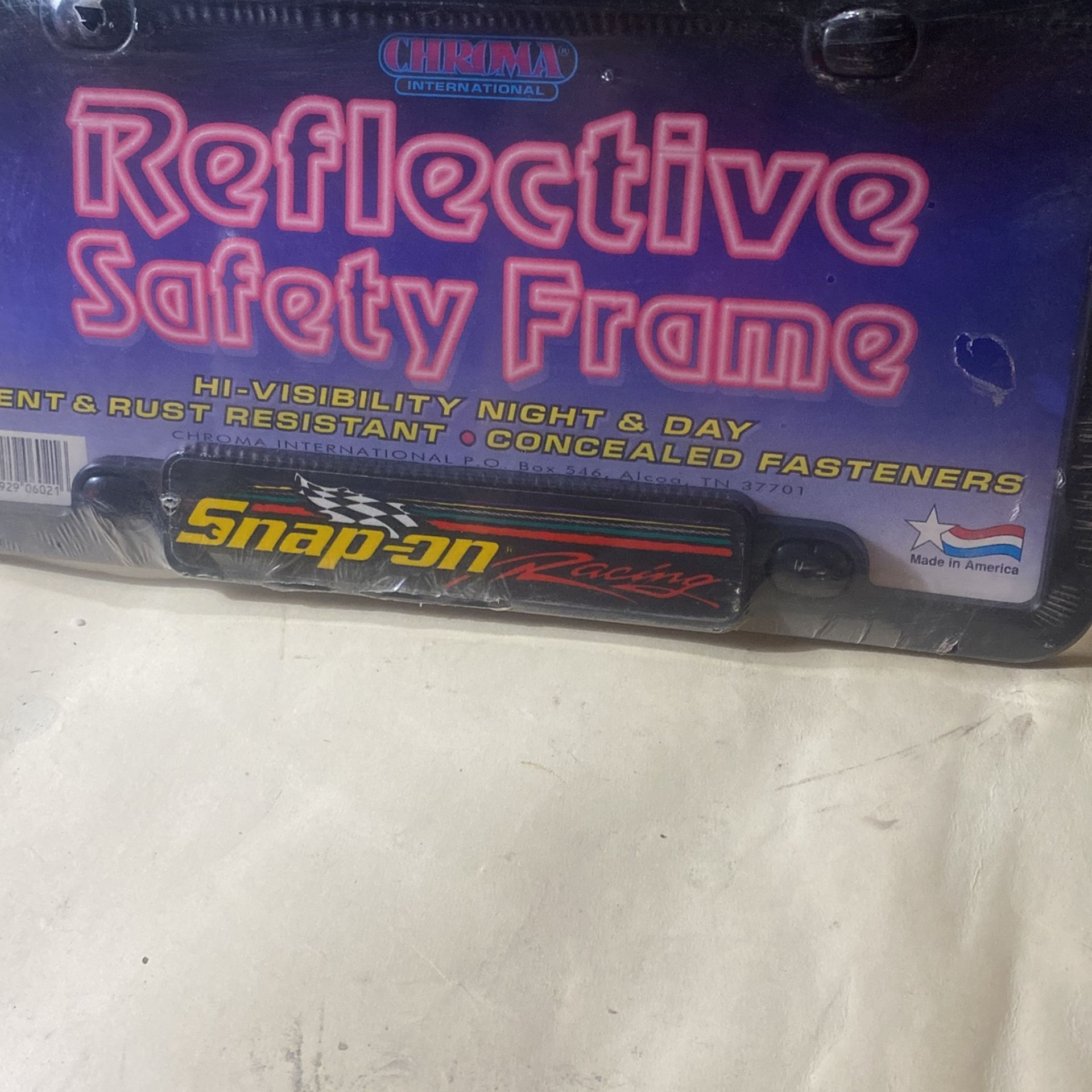 SNAP ON TOOLS LICENSE PLATE FRAME