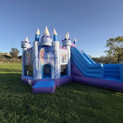 Frozen Bounce House Elsa 