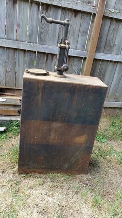 Vintage oil dispenser