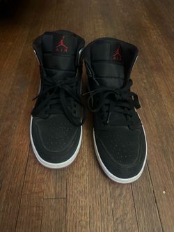 Jordan 1s black/sliver/white size 9