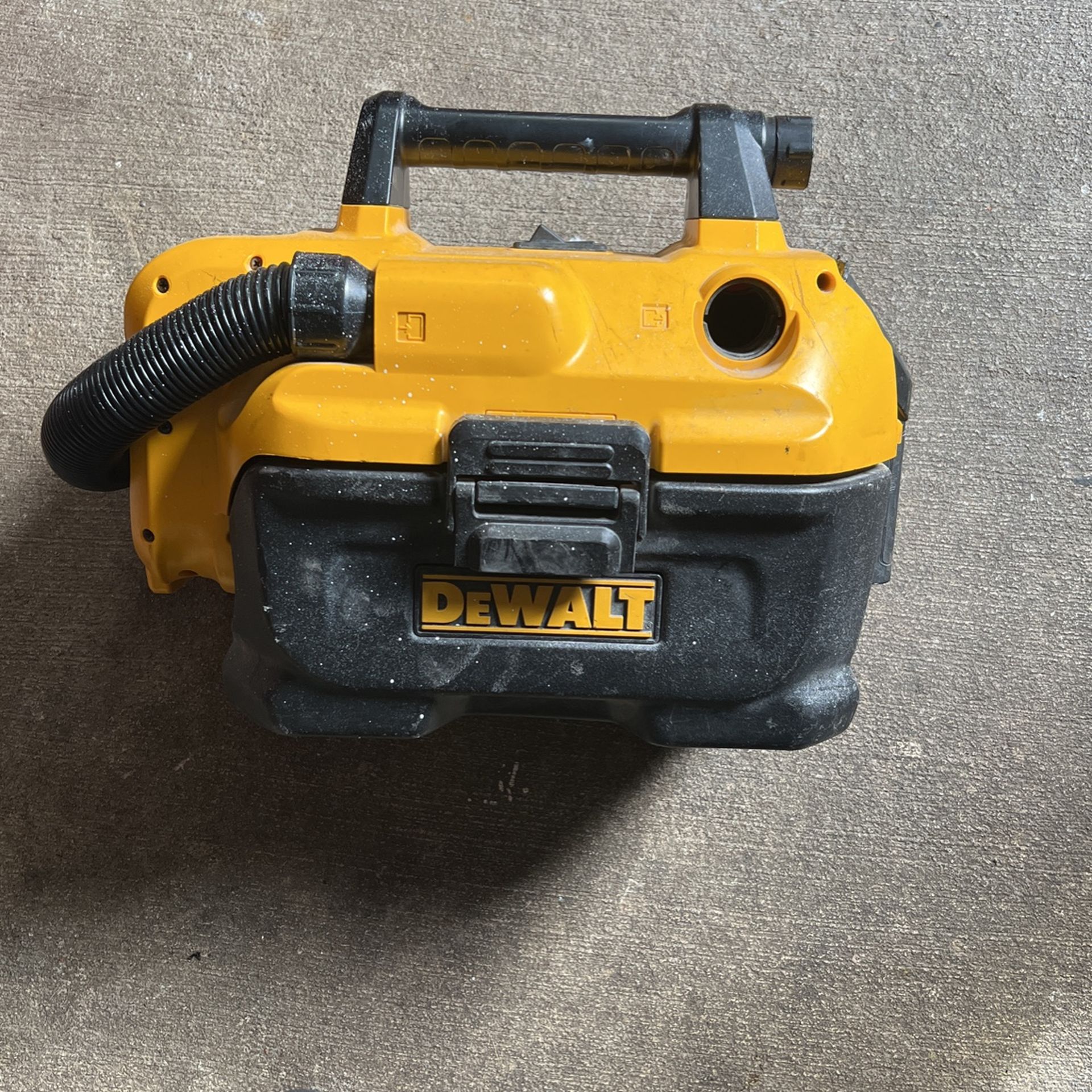 Dewalt Vacuum Cord Less Model DCB580. Used