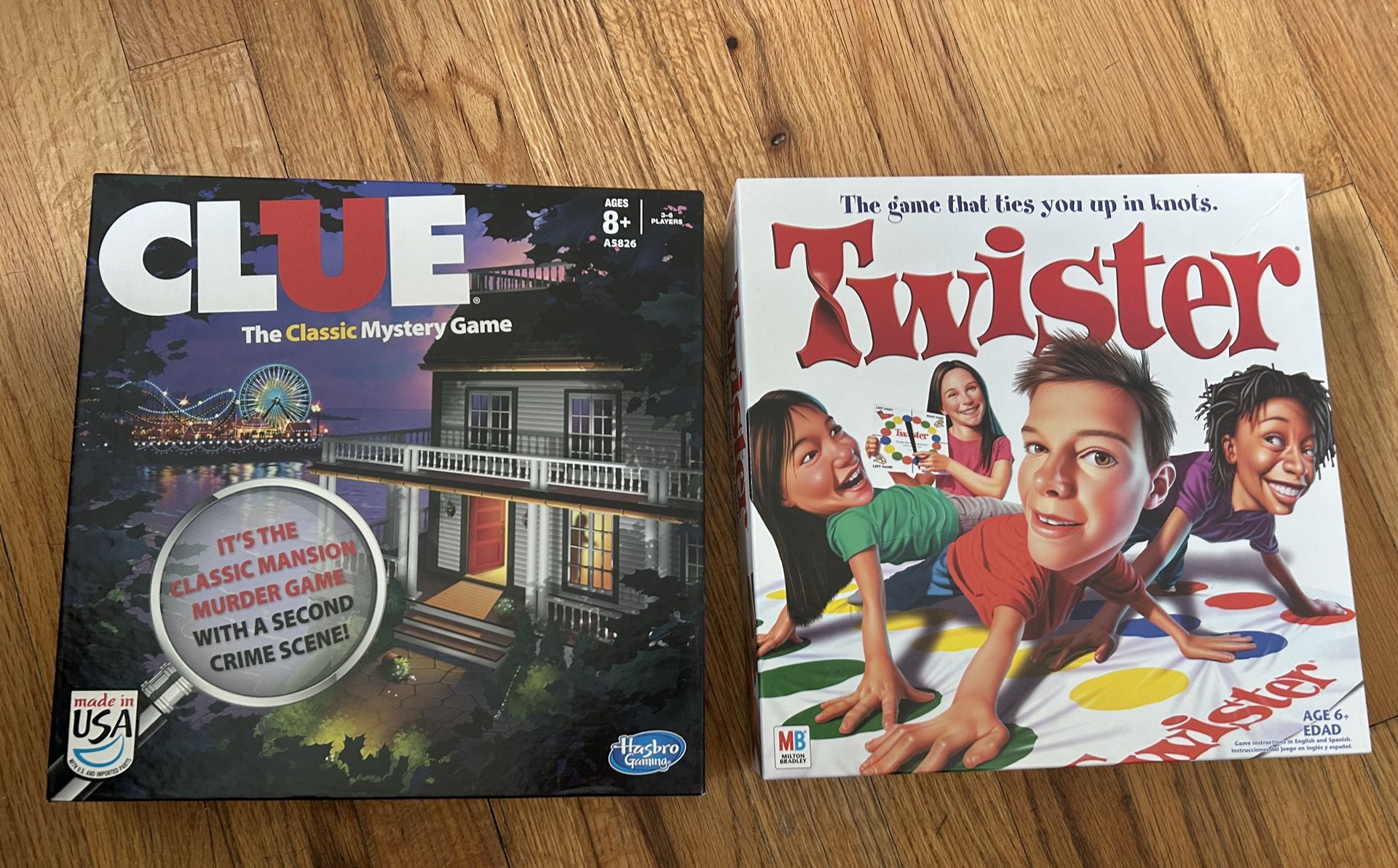 Children's games bundle Twister and Clue