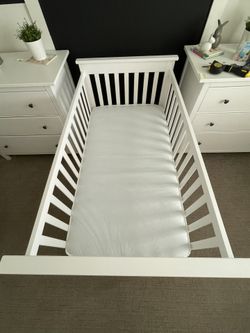 Delta Crib 2&1, Mattress, Items Inside The Crib Included