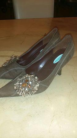 It's pointy toe high heel