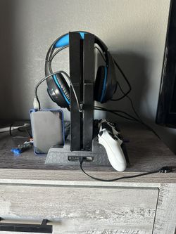 2 PS4s