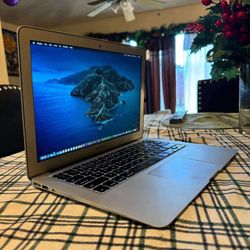 Excelente Laptop Apple MacBook Air De 13 Pulgadas Procesador i5 Con programas 