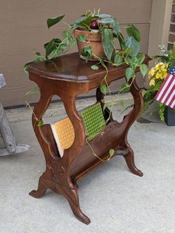 Antique Edwardian 1920's Mahogany Side Accent Table Magazine Bookcase CottageCore
Measures 26"W x 14"D x 24"