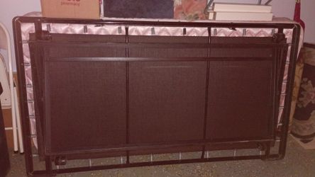 Trundle bed frame with mattress