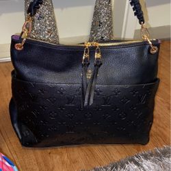 Black Purse 
