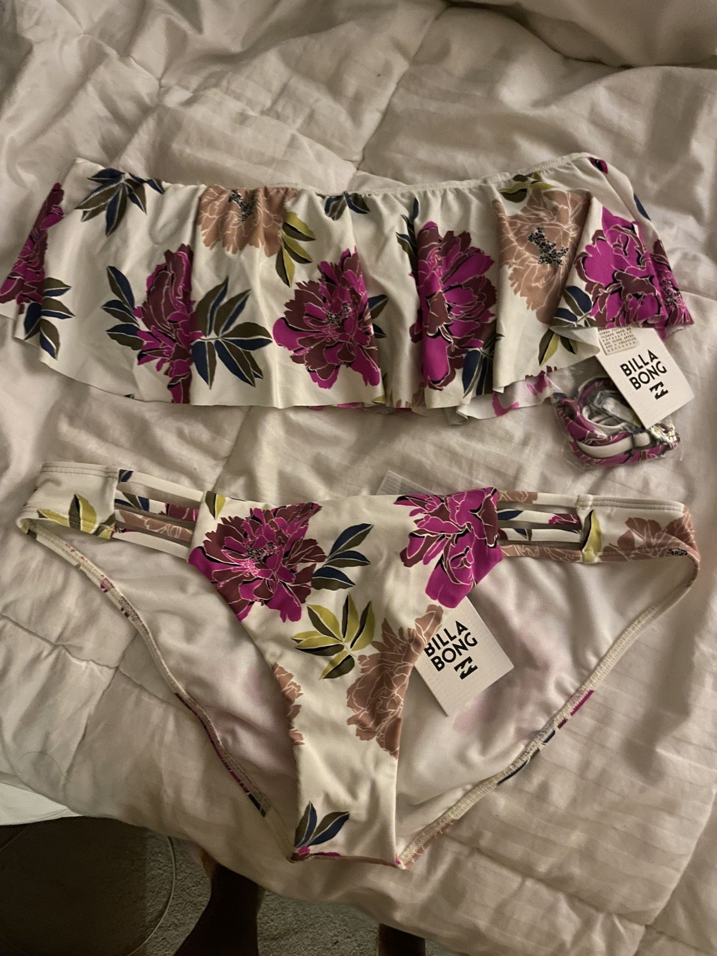 Brand New Billabong Bikini NWT 