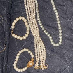 Ladies Fashion Costume Jewelry Lot If Four Faux Pearl Pieces