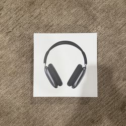 Generation 2 Midnight/Black AirPod Maxs For sale