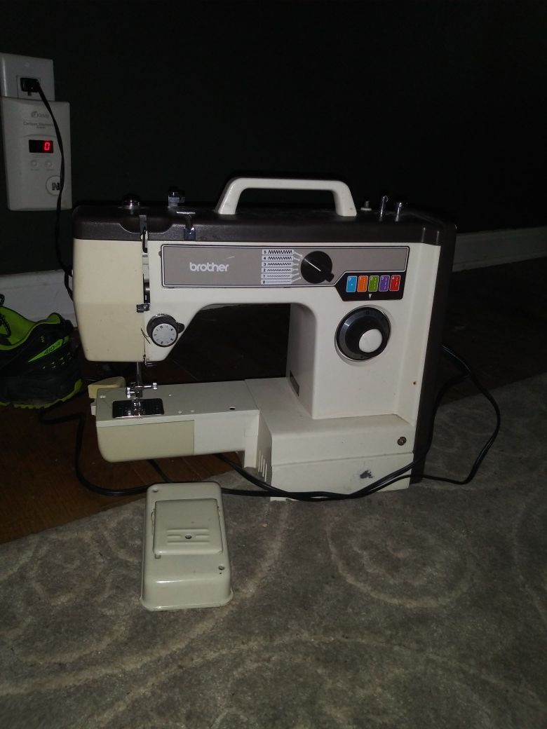 Selling a brother VX710 sewing machine selling for parts or to used seems to work