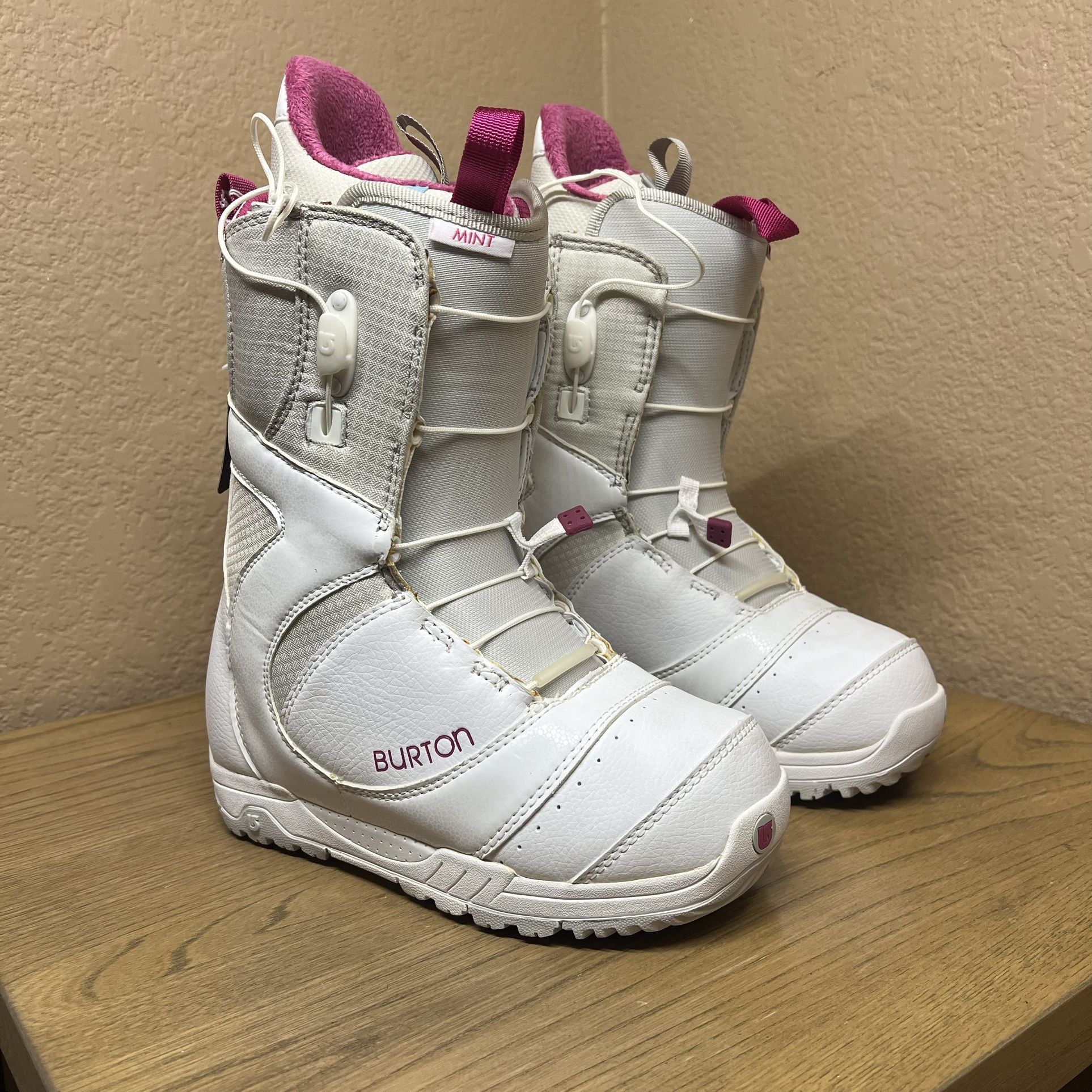 New Burton Mint Snowboard Boots Womens Size 5