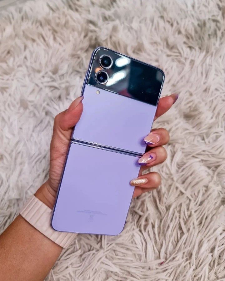 Samsung Galaxy Z Flip 4 5G Unlocked, FREE Smartwach/ Headphones. Pay $1 Today Rest in payments. NO CREDIT NEEDED FINANCING