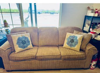Flexsteel Hide-A-Bed Couch – Excellent Condition