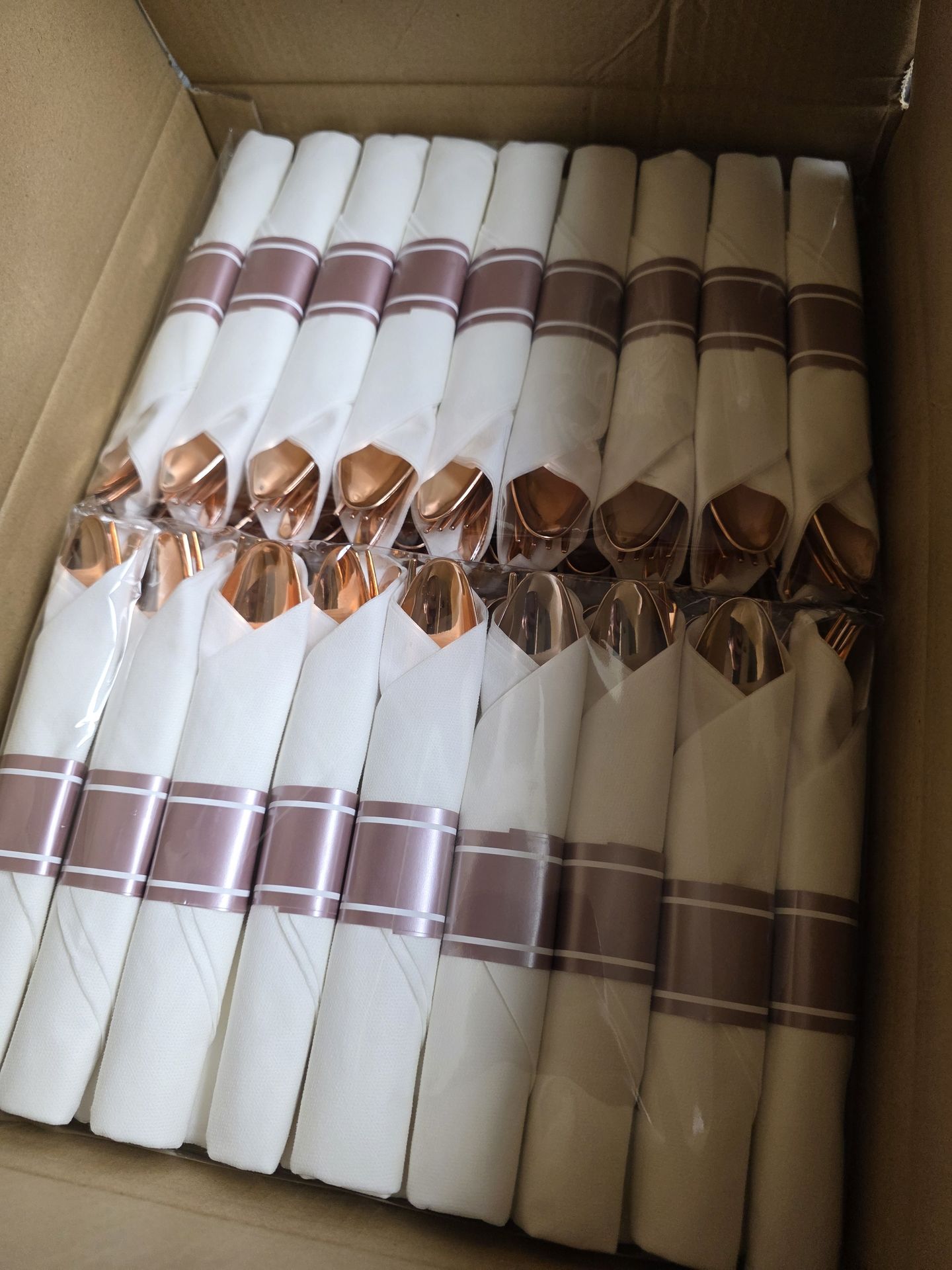 BESTLUCK. 100 Pack Rose Gold Plastic Silverware with Pre Rolled Napkins