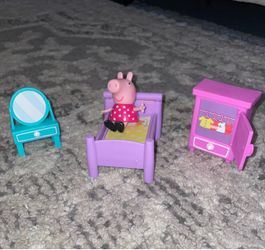 Peppa Pig Bedroom Playset with Figure