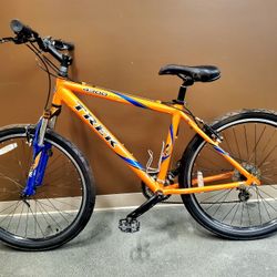 TREK 4300 Mountain Bike