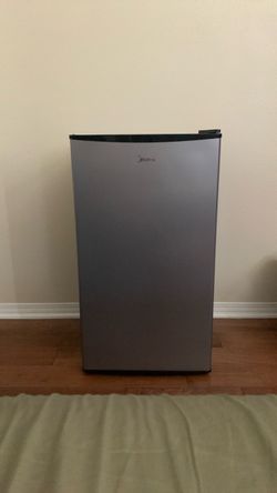 Midea 3.3 cu ft Mini Dorm Refrigerator with Freezer Silver
