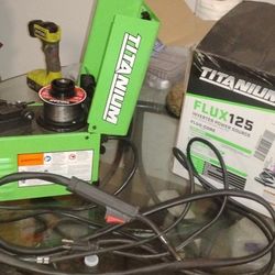 Titanium Flux 125 Flux Core Wire Feed Welder