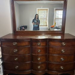 Dresser with mirror 
