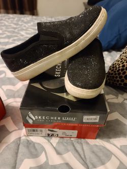 7.5 Women's Sketchers Glitter Sneakers
