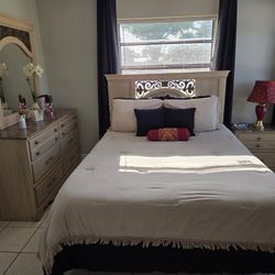 Queen Bedroom Set