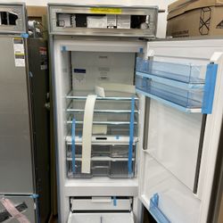 *New Open Box* Sub Zero 30” Panel Ready Fridge/Freezer with Internal water dispenser