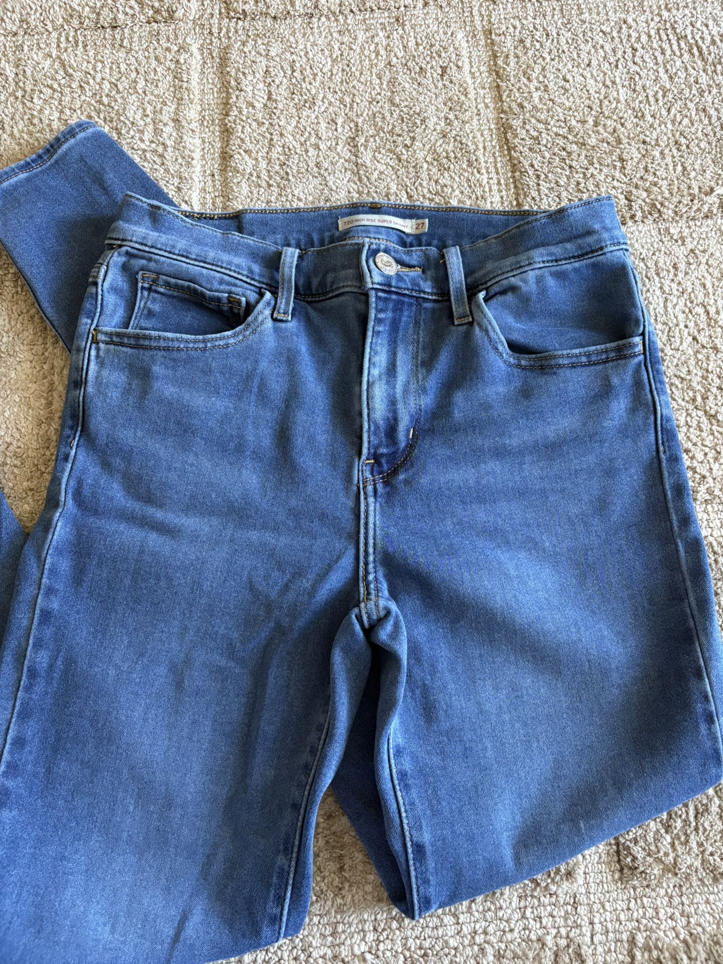 Levi’s High Rise Size 27