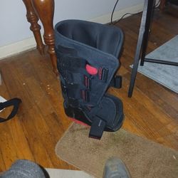 Leg Brace     Slightly Used  30 Dollars 