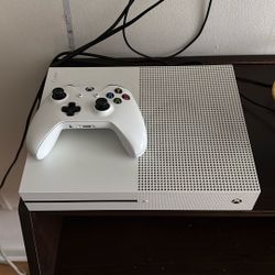 Xbox One S & Thrust Master Ferrari Wheel And Pedals 