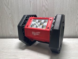 Milwaukee 2361-20 8v Cordless 1300-Lumen LED Flood Light w/5.0 Battery (A1G013335)