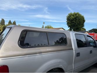 2004-2008 Ford f-150 camper shell 5.5ft bed with  keys