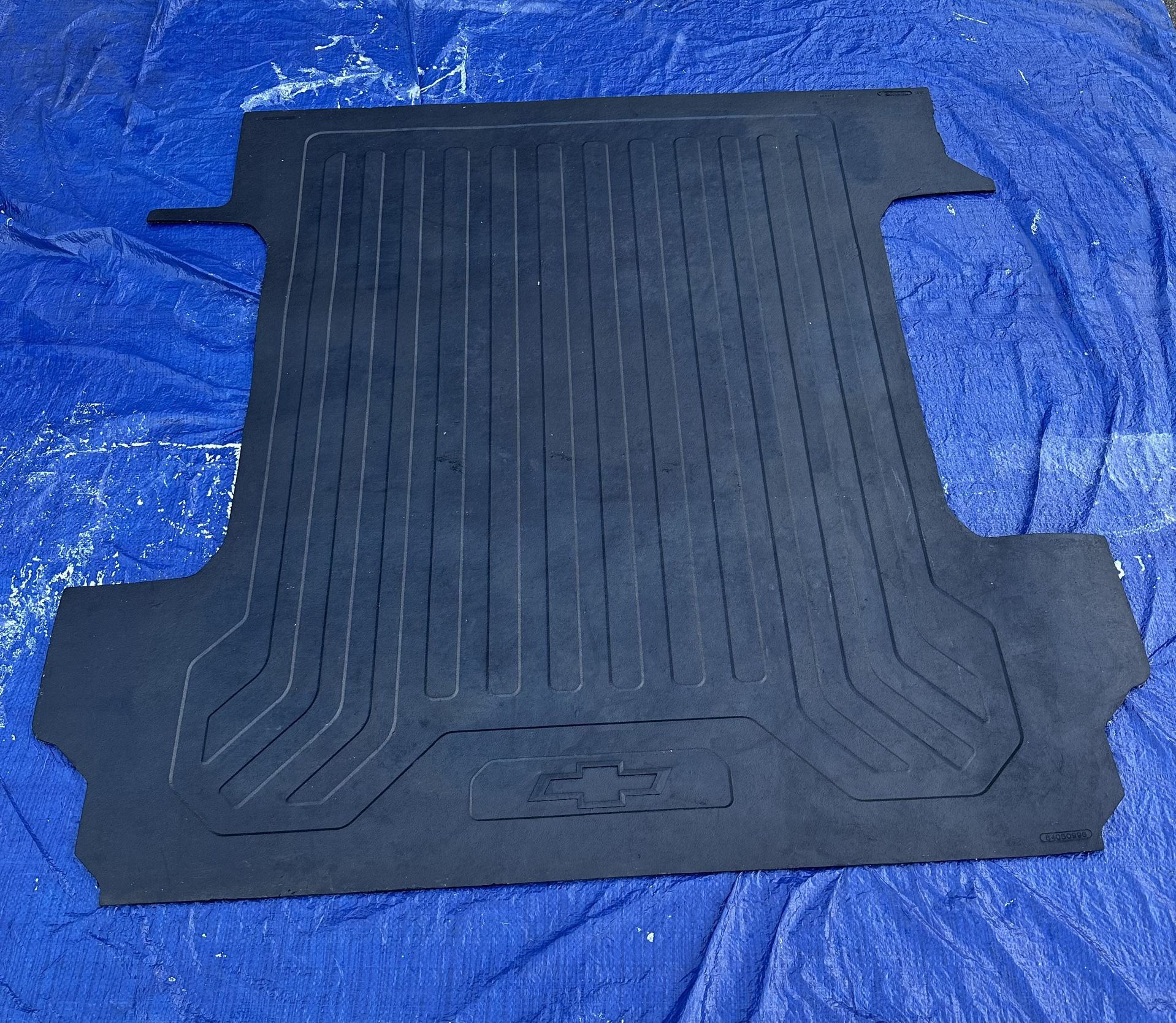 2019-2026 Chevrolet Silverado 1500  Crew Cab Short Box Bed Mat
