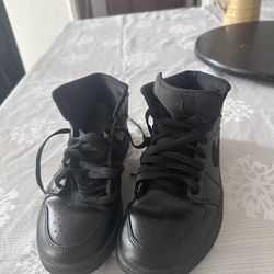 Black Nike Shoes