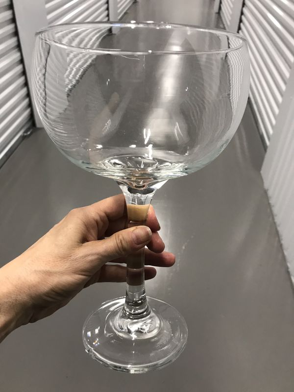 GIANT 40 oz ( 5 cup) MARGARITA GLASS for Sale in Miami Gardens, FL