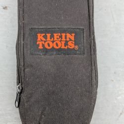Klein Tools CL200 CAT III AC Clamp Multimeter 