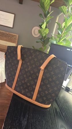 ✨ Authentic Louis Vuitton Purse ✨