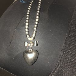 🎄Sale-Puffed Silver Heart & Bow on A 22” Silver Bead Chain