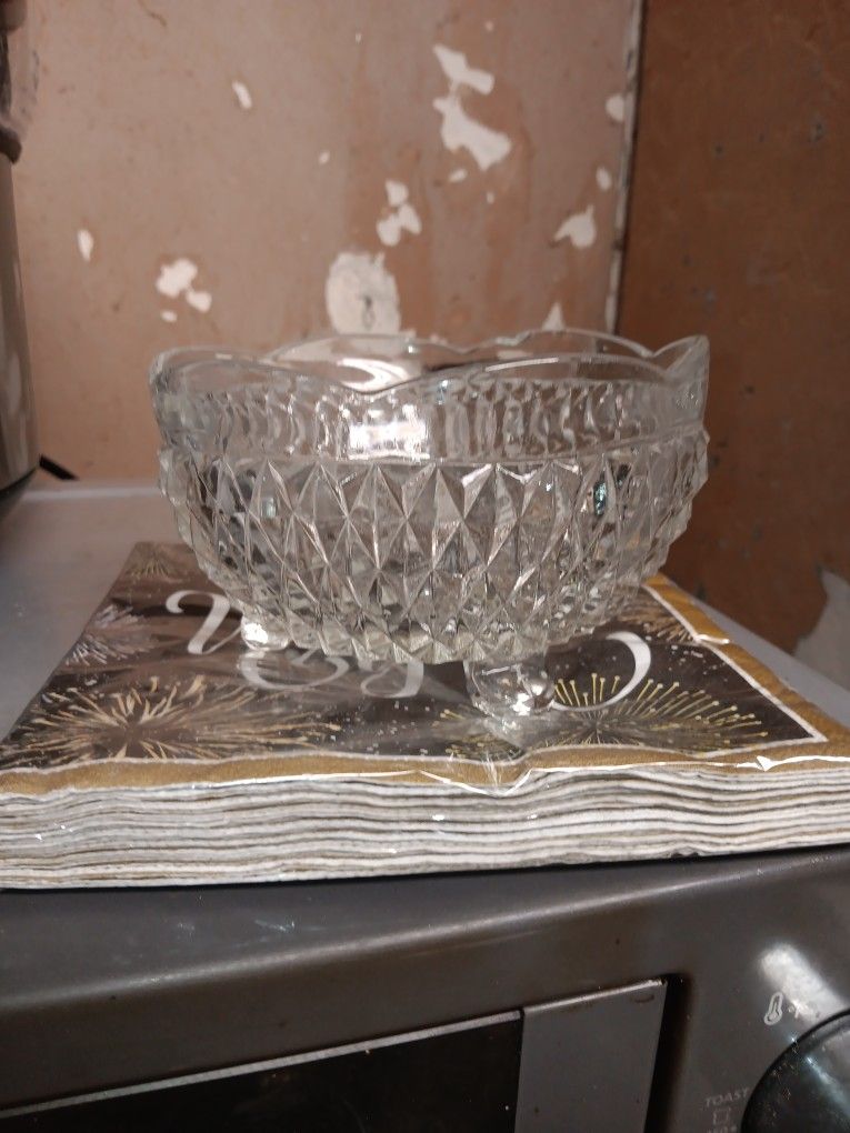 2 Indiana Glass DIAMOND POINT Pattern Clear Glass 3-Toed Candy / Nut Bowl