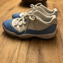 Jordan 11 Low University blue size 8.5