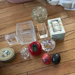 Bundle tabletop figurines