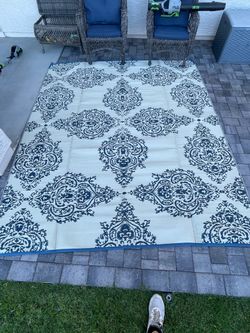 Large Outdoor Patio Rug Damask Pattern
