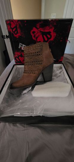 Fergalicious women's shoe size 10