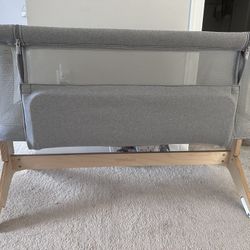 Newton bassinet - In pristine Condition